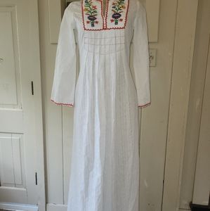 1970's VINTAGE EMBROIDERED ANGEL SLEEVE DRESS